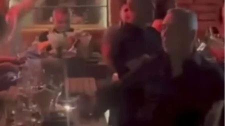 Đukanović pao u sevdah uz ustašku pesmu! Raskrečio se ko kauboj, peva mu na uvce!