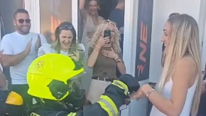 Prosidba koja je oduševila region: Devojka se prvo uplašila, pa onda zinula od šoka - pogledajte zašto
