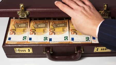 Čuvao ih 23 godine u štali, a onda otkrio koliko vrede: Doneli mu bogatstvo od 45.000 evra