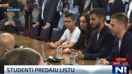 Hoće li i ovaj amaterizam podmetnuti Vučiću?! Pogledajte kakvu su bruku blokaderi "nobelovci" napravili na predaji liste (VIDEO)