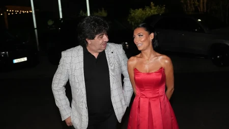 "Nek ga fotkaju s mlađom" Naša pevačica srozala 30 godina starijeg muža pred svima, on propao u zemlju!