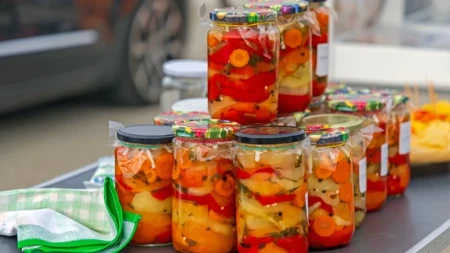 Ovo je prava vitaminska bomba: Septembar je idealno vreme da spremite ovu turšiju - jača imunitet, a ukus je neprevaziđen
