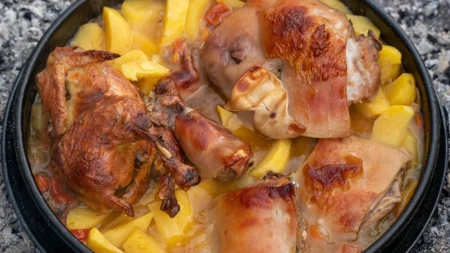 Porodični ručak: Sočna piletina iz rerne u marinadi koja osvaja na prvi zalogaj