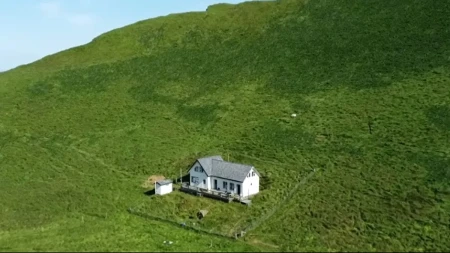 Kuća na izolovanom ostrvu krije veliku tajnu: Malo ko zna kome pripada, a nazivaju je - najusamljenijom na svetu