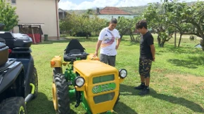 Umesto skupih telefona kupili su traktor: Dušan (14) i Đorđe (12) sami zaradili novac i ostvarili san