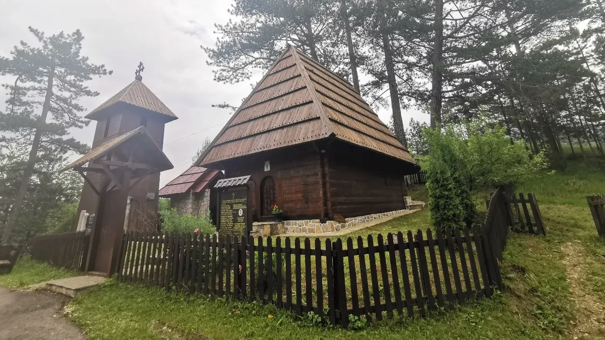 Ilija prodaje plac na Zlatiboru sa brvnarom za 25.000 evra: Na manje od kilometar je prava atrakcija