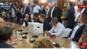 Snimljen blokaderski blam! Zaboravili da ponesu najvažniji dokument za predaju izborne liste, bruka živa!