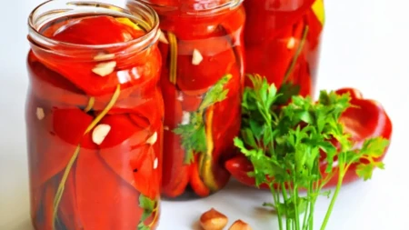 Starinski recept za peckane paprike: Toliko dobra marinada da će se naći na svakom slavskom stolu