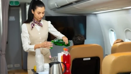 Ako ovo naručujete u avionu, dobro razmislite: Stjuardese znaju nešto što putnici ne znaju!