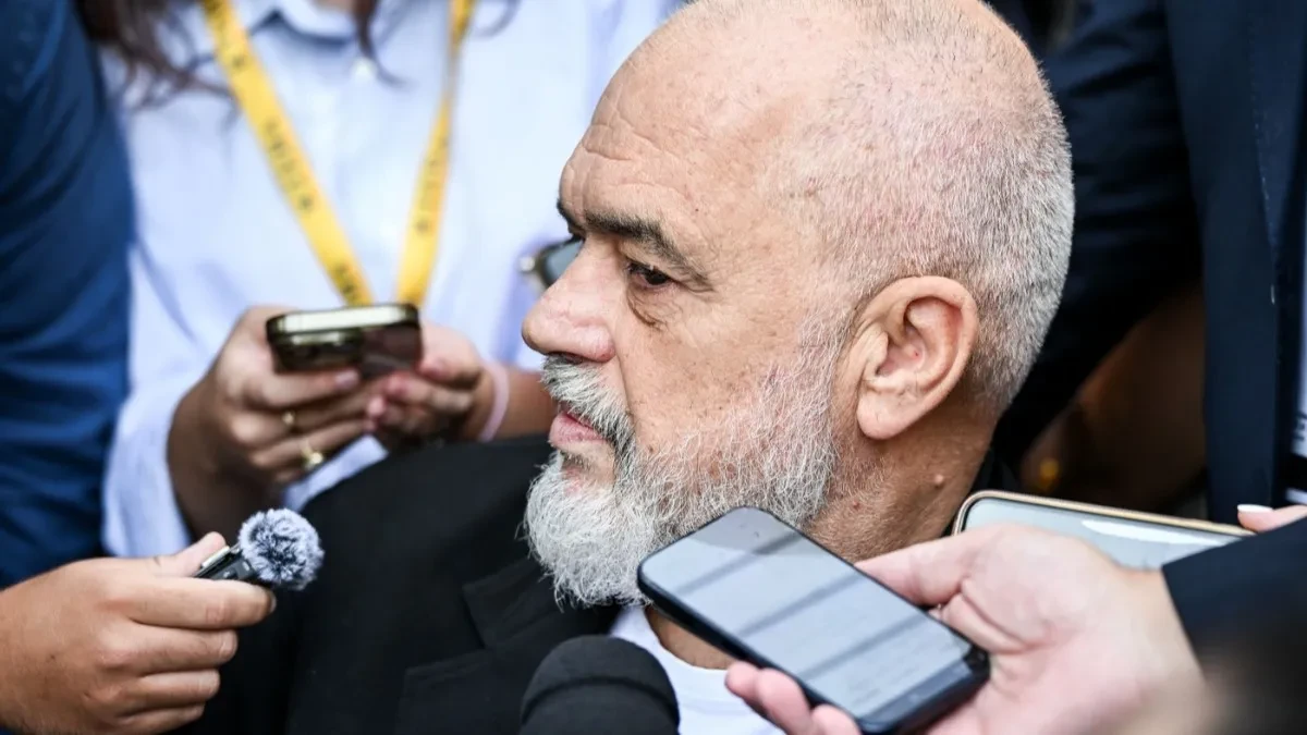 Oglasio se Edi Rama nakon presude Tačiju: Objavio fotografiju bodljikave žice i na njoj jednu reč