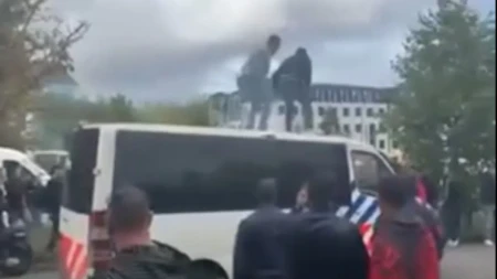 Divljanje pristalica monstruma iz terorističke OVK, skaču po policijskim vozilima (VIDEO)