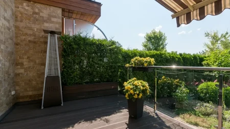 Stari tanjir sa vodom i jednim kamenom stavite u dvorište ili na balkon: Evo zbog čega je važno da to sada uradite
