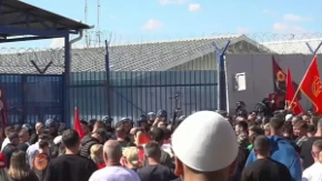Divlje horde prave haos zbog presude: Albanci napali kancelariju Euleksa i  policiju! (VIDEO)