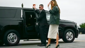 Melanija Tramp u boji koju ćemo gledati cele jeseni: Skupa kožna jakna i štikle u istoj nijansi izgledaju besprekorno