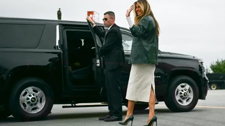 Melanija Tramp u boji koju ćemo gledati cele jeseni: Skupa kožna jakna i štikle u istoj nijansi izgledaju besprekorno