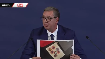 „Sve svoje stvari nosim, đubre vraćamo!“ Vučić odgovorio Žaklini, pa pokazao fotografiju: „Htela je da pravi performans!“
