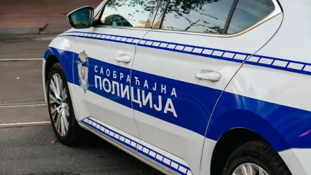 Težak udes na ulazu u Begeč: Sudarili se automobili, vozila uništena, povređena trudnica (FOTO)