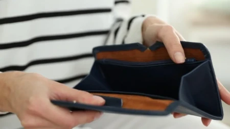 Srpkinje ovo stalno nose u torbi, a ne znaju šta znači: Staro verovanje upozorava, može da privuče bedu!