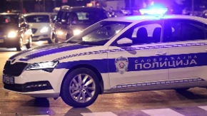 Prevrnula se prikolica na putu Čačak–Gornji Milanovac: Gajbe završile svuda po kolovozu, saobraćaj usporen