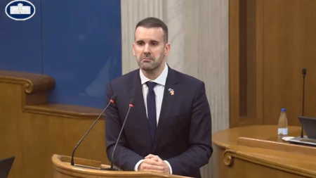 Crna Gora postaje Albanija? Albanci traže od Spajića upotrebu albanskog jezika i simbola!