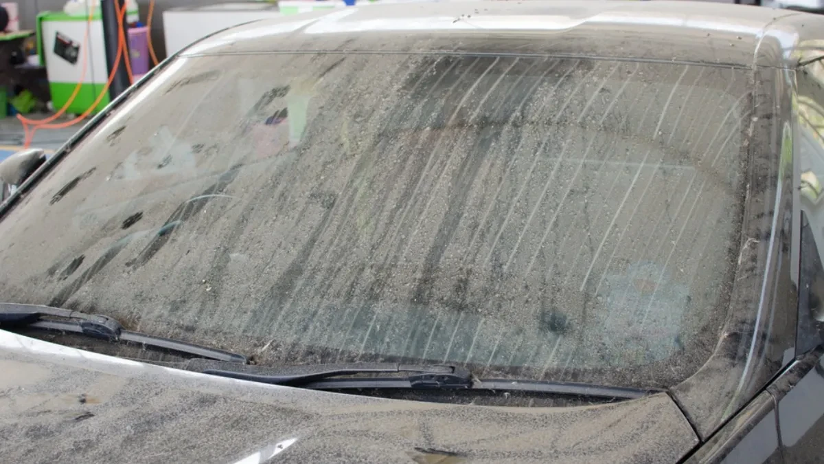 Auto vam je posle kiše štrokav i prekriven peskom? Očistite ga ovako da biste izbegli oštećenja