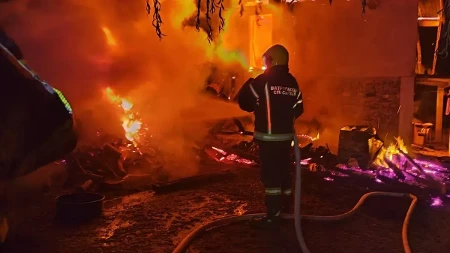 Požar buknuo u staračkom domu: Dve osobe teško povređene, jedna na respiratoru