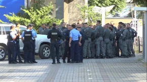 Kurtijeva policija na nogama, očekuje se novo divljanje šiptarskih hordi zbog presude krvnicima iz terorističke OVK (VIDEO)
