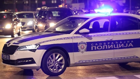 Dramatično spašavanje u Loznici: Audi visi sa litice visoke 15 metara (VIDEO)