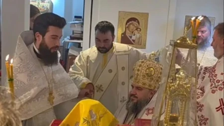 Ovako živi pravoslavni sveštenik u Britaniji: Otac Nikola preko nedelje radi na građevini, a vikendom služi Bogu i narodu!