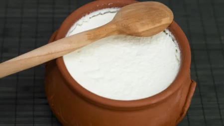 Jogurt ili kiselo mleko? Većina misli da je razlika samo u gustini, ali jedno je zdravije