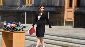 „Svaki dan molim Boga da mi oprosti!“ Bivša portparolka raznela Zelenskog: „Pomogla sam ovoj gadosti da dođe na vlast“
