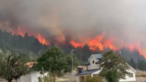 Vatra preti da proguta vikendice i crkvu: Stravičan požar u BiH (VIDEO) 