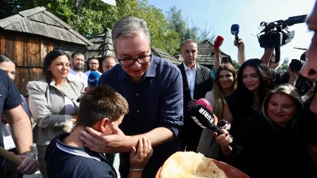 Vučić u Velikoj Plani: Ljudi neka sami osete kome bi ostavili svoju decu i državu na čuvanje (FOTO/VIDEO)