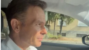 Siniša Mali seo za volan i krenuo po Zvezdari! Svratio po čokolade, pa otišao kod porodice Ristić (VIDEO)