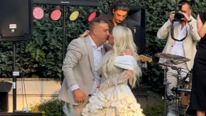 Zavirite na venčanje Dee Đurđević! Voditeljka ne skida osmeh, zaigrali prvi ples, a Sarapa pored porodice najponosniji (VIDEO)