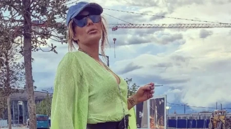 Ana Nikolić se snimila sa šeširom na groblju: Posetila večnu kuću Marine Tucaković, pa se oglasila na mrežama (FOTO)