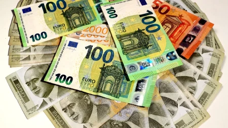 „Ćerka vam je teško povređena, hitno joj treba operacija“: Starica dala 30.000 evra prevarantu, novac ostavila u kanti za smeće