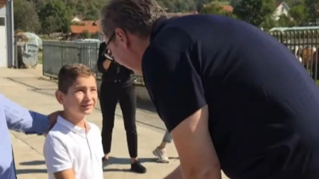 Vučić u poseti porodici Milojević: Kupus hrani mnoge porodice u Srbiji (VIDEO)
