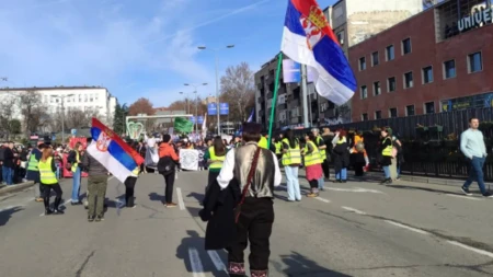 Zloupotreba simbola, tradicije i ljudi u političke svrhe: Kako su pumposlavci postali korisni idioti žute kuge