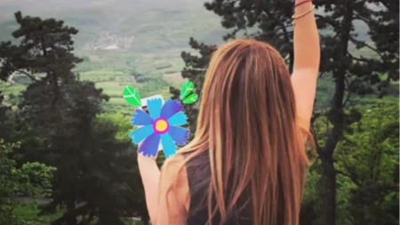 "Otac joj je umro sam, niko je ovde ne voli" Komšije urnisale našu pevačicu, pa sve ispričale za javnost