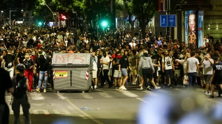 "Slavićemo ako svaki član SNS puca sebi u glavu" Blokaderi dotakli dno: Neka nam je i Hitler na listi!
