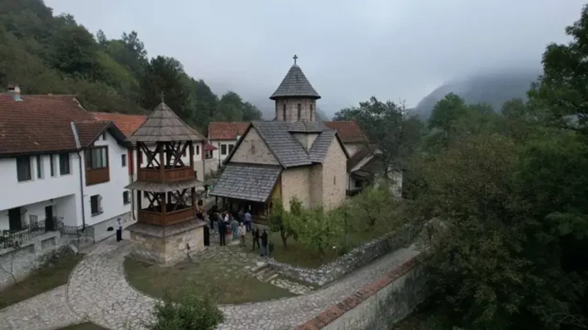 Dani patrijarha Pavla u Ovčar Banji: Ručno izrađeni krstovi biće izloženi u Manastiru Blagoveštenje