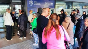 Alo! vam donosi snimke sa lica mesta: Počela isplata 6.000 dinara za građane, od ranog jutra stvara se gužva