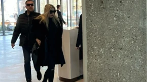 Otac naše pevačice radi na pijaci, neće ni dinar da uzme od ćerke: "Prodaje toalet papr, a bolestan je"