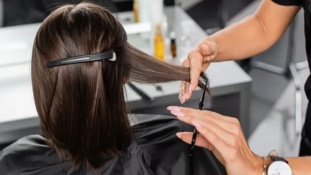 Frizura koja je zaludela žene: Elegantna i neverovatno šik, daje licu mladolik izgled!