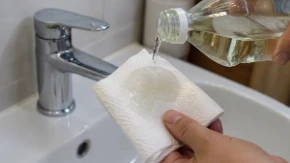 Domaćice poludele za ovim trikom! Toalet papir i sirće rešavaju problem koji svi imamo u kupatilu