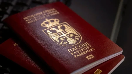 Šta policajac zapravo vidi kada vam skenira pasoš? Za nekoliko sekundi proverava se mnogo više od imena i fotografije
