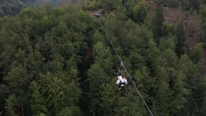 Neverovatna turistička atrakcija, a sve je počelo od jedne sajle: Zlatiborski zipline u selu Ljubiš najduži u regionu - upravo ovako izgleda spust