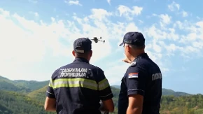 Vozači, pažnja! Dronovi stižu na puteve širom Srbije, policija vas sada kontroliše i iz vazduha