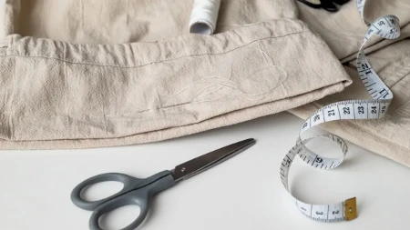 Stara odeća ponovo osvaja ormare – uz male prepravke izgleda kao nova